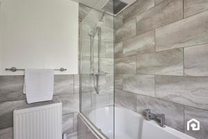 Koupelna v ubytování Vacant Nests The Park View Seaham Hideaway + 34 fotografií