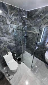 Ένα μπάνιο στο Hotel Elegant