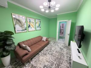 TV a/nebo společenská místnost v ubytování Assalom sohil