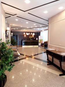 REIKARTZ PARK ASTANA ex-Royal Park Hotel & SPA tesisinde lobi veya resepsiyon alanı