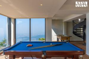 Billardbord på StayVista at The Pali with Bonfire, Jacuzzi & Lawn