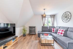 TV a/nebo společenská místnost v ubytování Alsace Moderne - T2 60 m2, terrasse, fibre & Netflix - Niederbronn-les-Bains + 17 fotografií