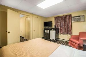 Μια τηλεόραση ή/και κέντρο ψυχαγωγίας στο Rodeway Inn