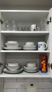 Kuchyň nebo kuchyňský kout v ubytování Eastbrook Cozy Basement Suite with Tempur-Pedic Bed + 9 fotografií