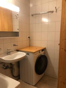 Ένα μπάνιο στο En Anniviers, chalet cosy au centre du village de Saint Jean