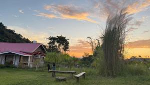 Východ nebo západ slunce při pohledu z ubytování v soukromí nebo okolí + 9 fotografií