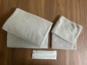 a pair of towels and a razor on a wooden floor at 2nd Home Kaminagayoshi in Ichihara