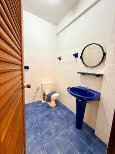 Ένα μπάνιο στο Om Sab House Patong