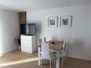 TV a/nebo společenská místnost v ubytování Tor zum Schwarzwald und in die Schweiz