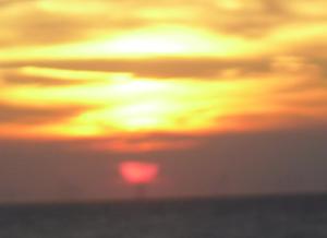 O pôr ou nascer do sol visto do apartamento ou dos arredores