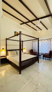 a bedroom with a large bed in a room at Big Mama Corbett in Belparāo +17 photos