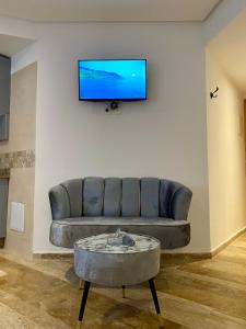 Μια τηλεόραση ή/και κέντρο ψυχαγωγίας στο Social apartment