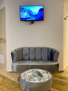 Μια τηλεόραση ή/και κέντρο ψυχαγωγίας στο Social apartment +5 φωτογραφίες