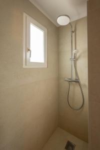 Ένα μπάνιο στο Maison au calme avec piscine et climatisation