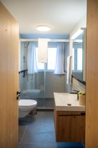 Ένα μπάνιο στο 4 room apartment for 8 people Bergcafé Aurora Lenzerheide