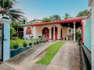 Κήπος έξω από το Nature Villa Hiriketiya