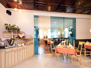 a restaurant with tables and chairs and a dining room at Gasthof Rothmayr in Linz