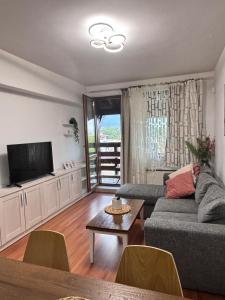 TV a/nebo společenská místnost v ubytování Belvedere Holiday Club H80