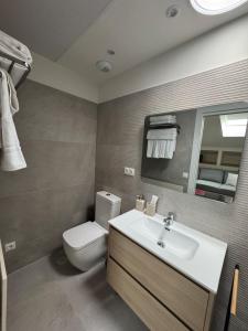 Foto de la galería de Galatea LibroVI Apartamento con arte en sus muros en Alcalá de Henares 15 fotos más