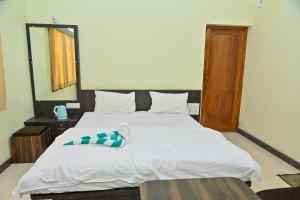 Galería fotográfica de NAVARATHNA International resort en Sollebail