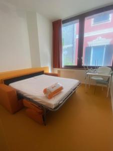 a hospital room with a bed and a window at Mediterranea in Arenzano