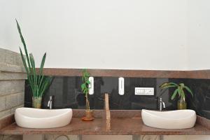 Galería fotográfica de NAVARATHNA International resort en Sollebail