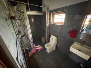 Koupelna v ubytování Gilgal House