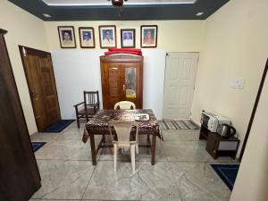 Posezení v ubytování Gilgal House