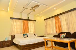 Galería fotográfica de NAVARATHNA International resort en Sollebail 110 fotos más