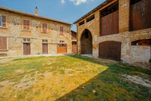 an old brick building with a large grass yard at Ancient farmhouse 