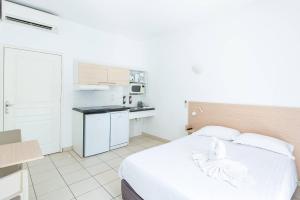 Kuchyň nebo kuchyňský kout v ubytování Comfort Aparthotel Frejus La Tour de Mare + 57 fotografií