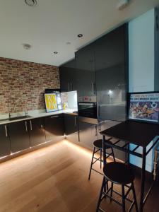 Η κουζίνα ή μικρή κουζίνα στο Modern Riverside Flat in central Reading +10 φωτογραφίες