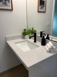 Ảnh trong thư viện ảnh của Modern Crypto Luxury Living ở Los Angeles +9 ảnh