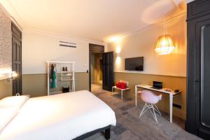 TV a/nebo společenská místnost v ubytování ibis Lyon Centre Perrache