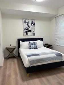 Giường trong phòng chung tại Modern Crypto Luxury Living