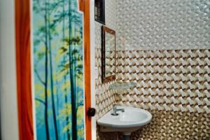 a bathroom with a sink and a mirror on the wall at Nyx Villa in Jāmb
