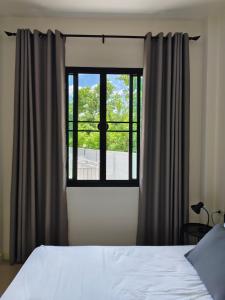 Ένα ή περισσότερα κρεβάτια σε δωμάτιο στο Botanic Wind