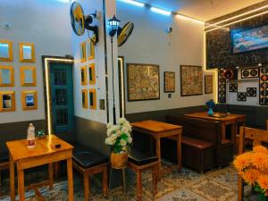 Χώρος καθιστικού στο GLORY RESIDENCY & cafe