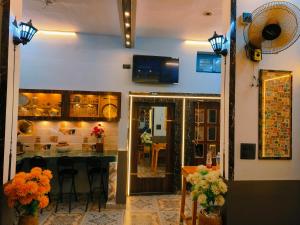 Μια τηλεόραση ή/και κέντρο ψυχαγωγίας στο GLORY RESIDENCY & cafe +17 φωτογραφίες