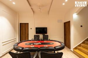 Μια τηλεόραση ή/και κέντρο ψυχαγωγίας στο Sammaya by VEO - Part of StayVista