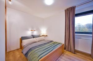 Ένα ή περισσότερα κρεβάτια σε δωμάτιο στο Apartment Aš centrum +8 φωτογραφίες