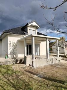 Το κτήριο όπου στεγάζεται  η παραθεριστική κατοικία +19 φωτογραφίες