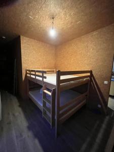 Ένα ή περισσότερα κρεβάτια σε δωμάτιο στο kunstig appartement