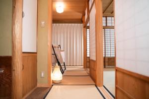 a hallway of a home with a door open at ヴィラこんぴら Villa Konpira in Kotohira