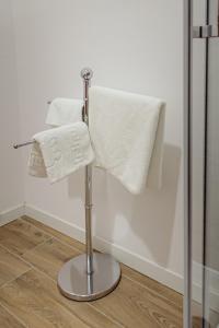 a towel rack with two white towels on it at Palatul Lugoj in Lugoj