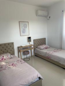 Ένα ή περισσότερα κρεβάτια σε δωμάτιο στο Villa doullia +30 φωτογραφίες