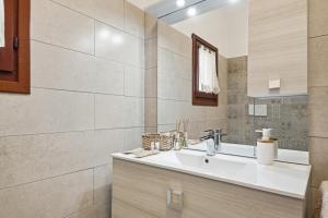 Ένα μπάνιο στο Figarolo apartment by Residence Moresca +16 φωτογραφίες