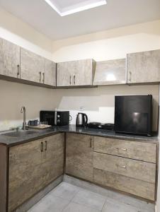 Kuchyň nebo kuchyňský kout v ubytování Montana Lodges Murree