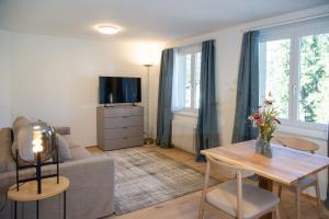 a living room with a couch and a table at Design-Studio nahe der Piste Lenzerheide in Lenzerheide