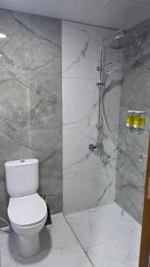 Koupelna v ubytování Reem 1 + 50 fotografií